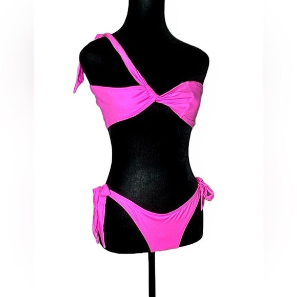 NWT Frederick's of Hollywood Laguna Hot Pink One Shoulder, Sizes M & 1X/2X - Picture 1 of 8